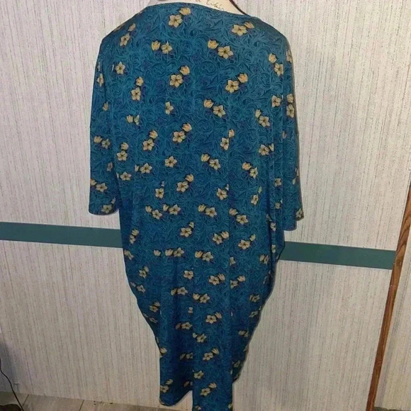 Women’s LulaRoe Blouse - Picture 2 of 3